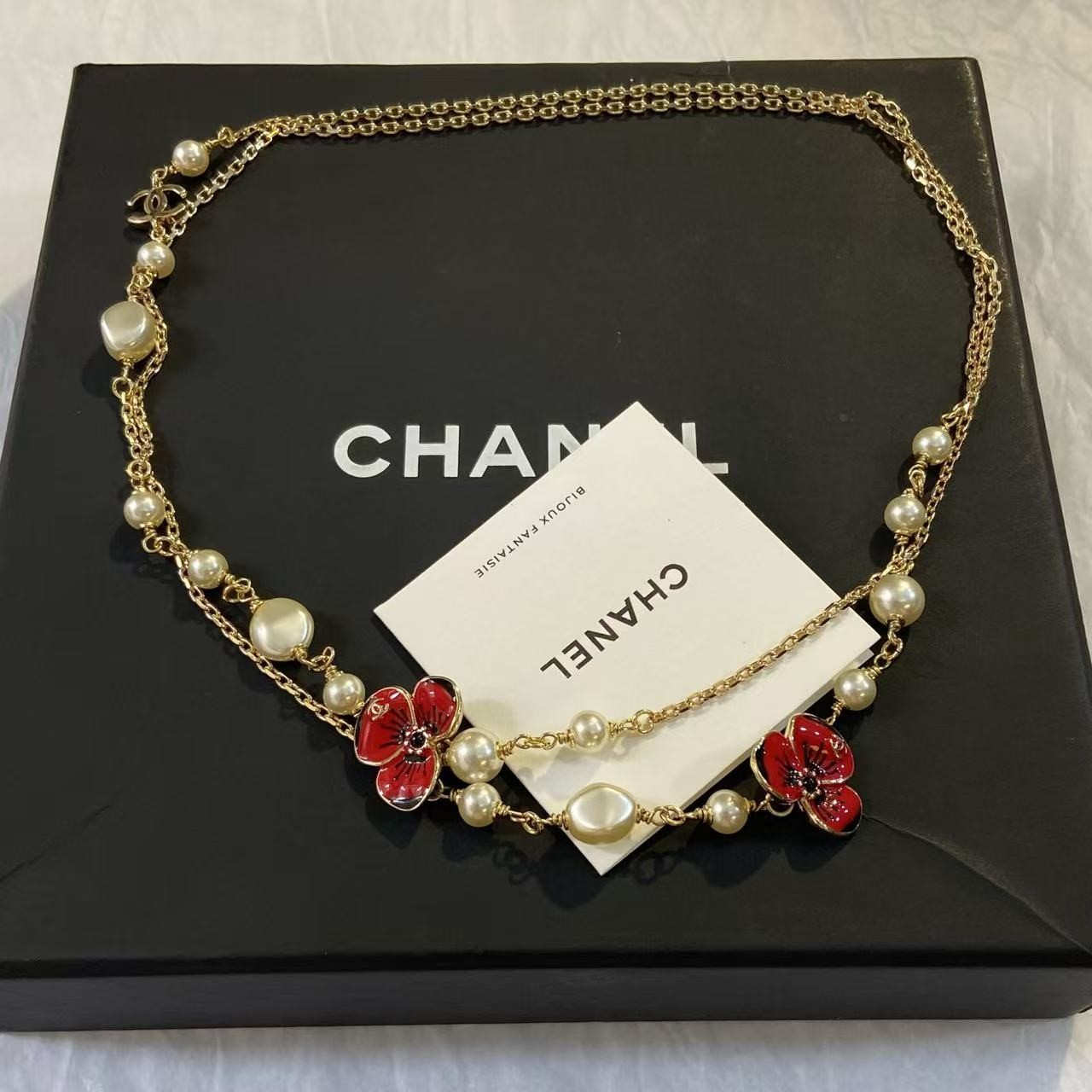 <p>CHANEL 三色堇珠流苏项链</p>