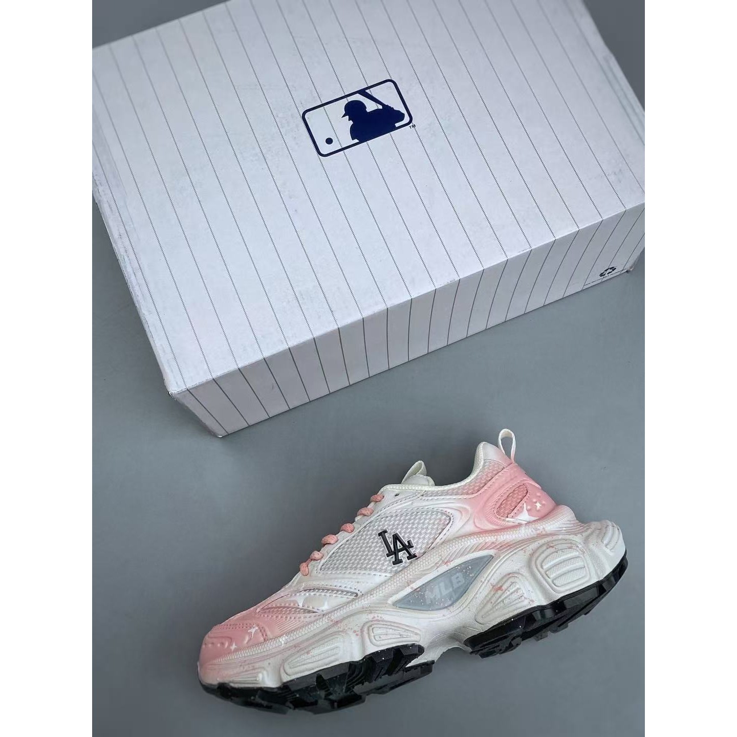 <p>MLB WINNER CHUNKY A 运动慢跑鞋 (粉)</p>