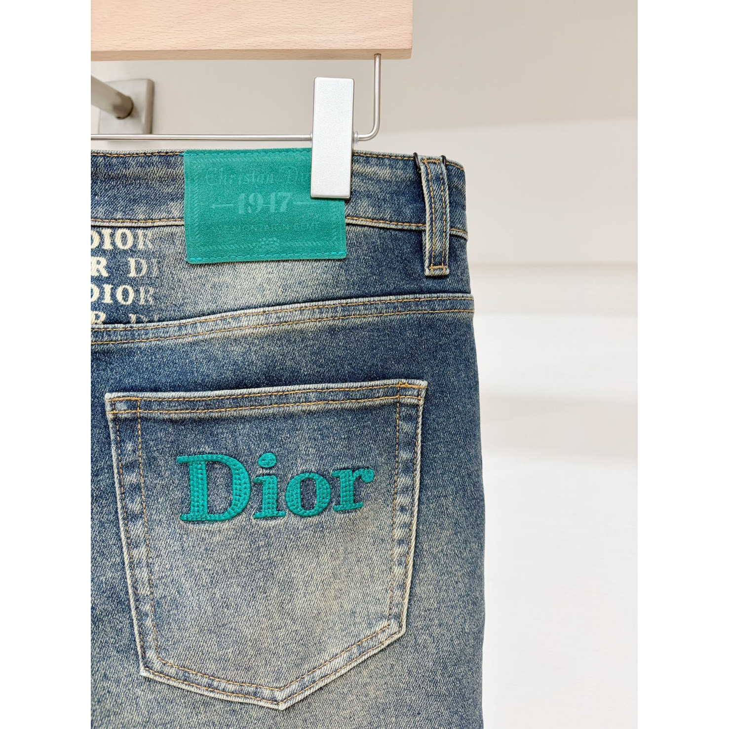 <p>DIOR 新款牛仔裤</p>
