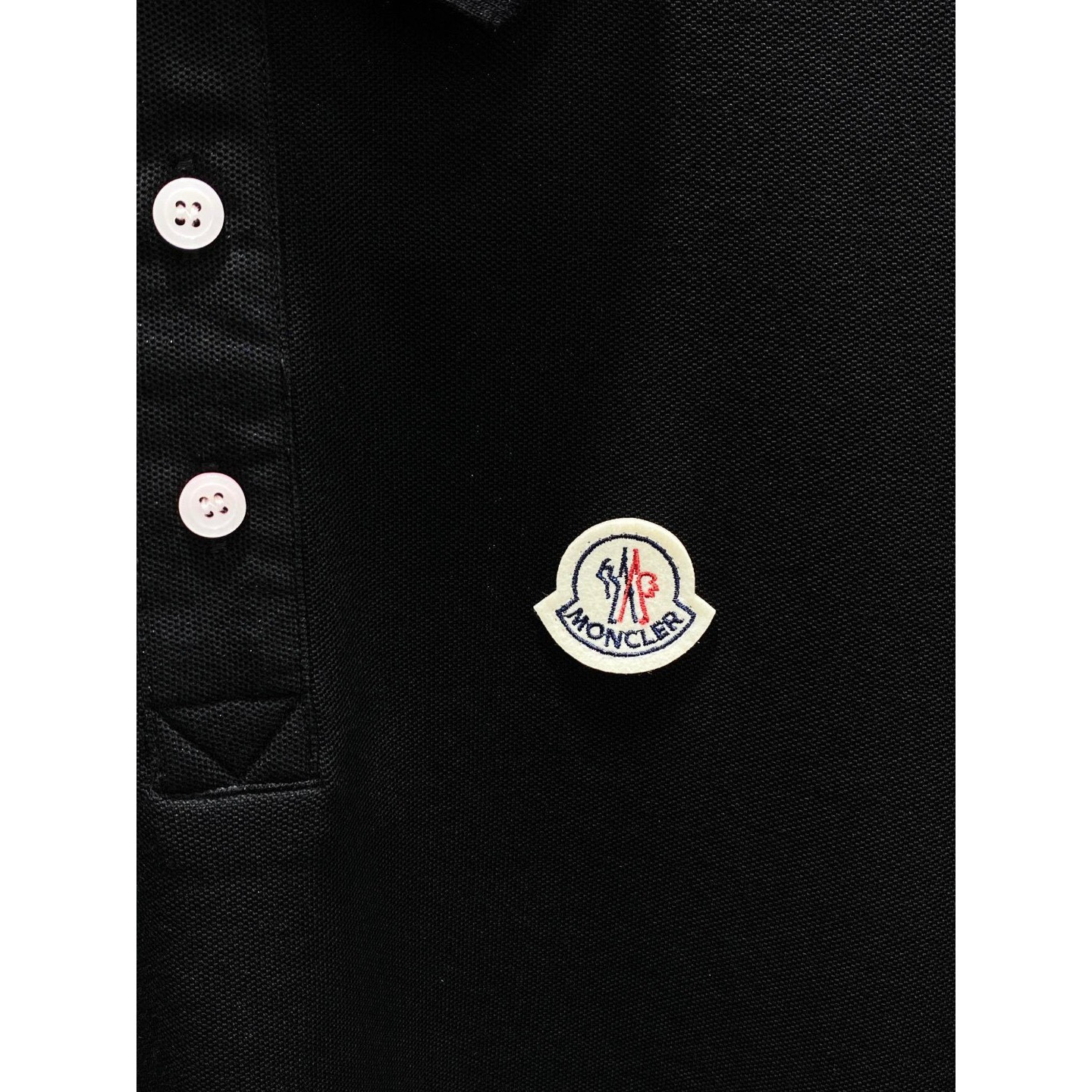 <p>MONCLER 立体徽标翻领长袖Polo衫(黑)</p>