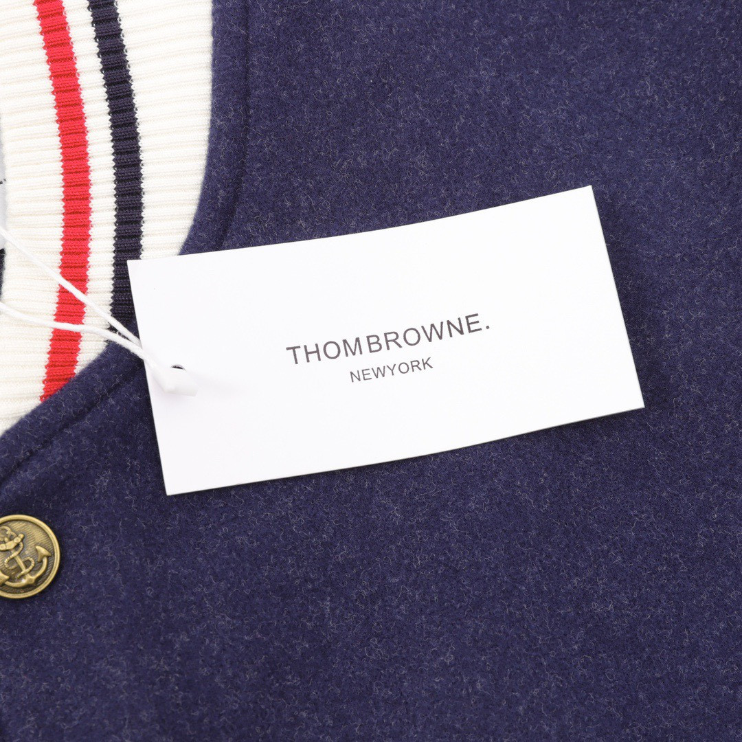 <p>Thom Browne 双色拼接棒球服夹克外套</p>