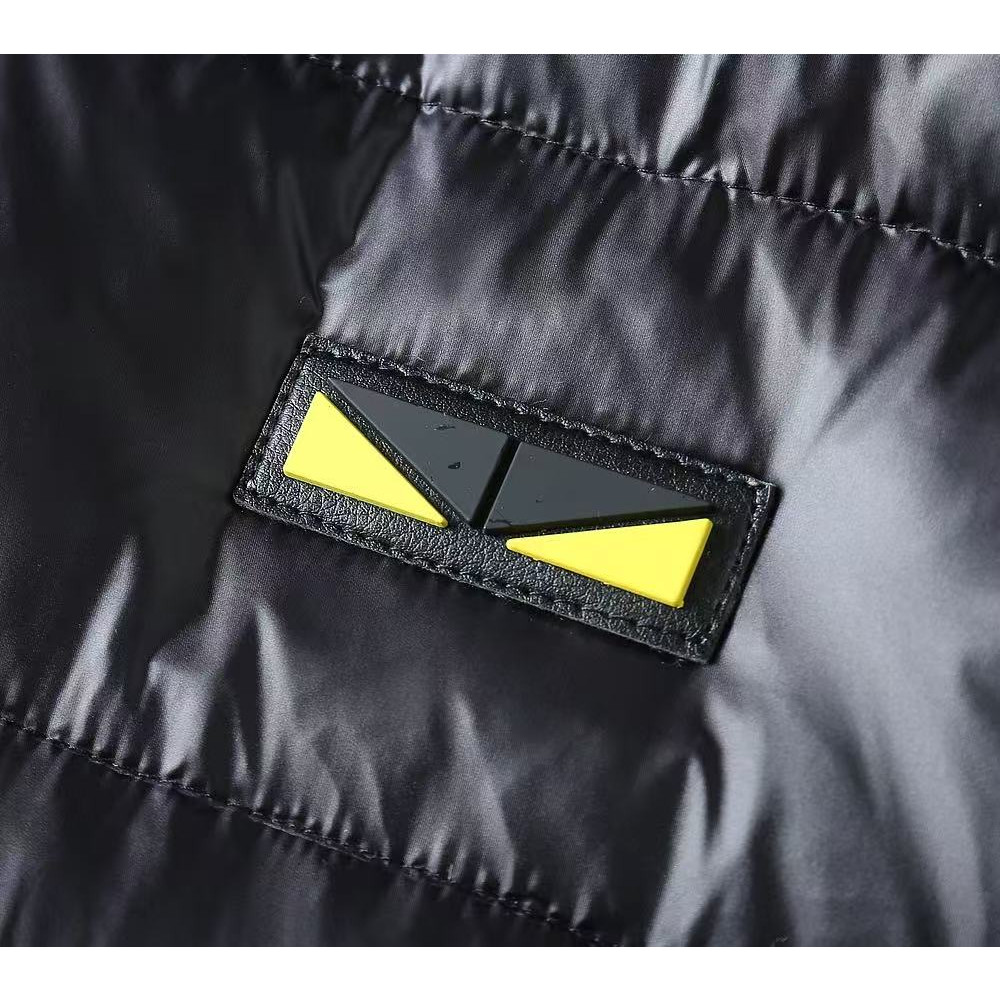 <p>FENDI 新款羽绒服(黑)</p>