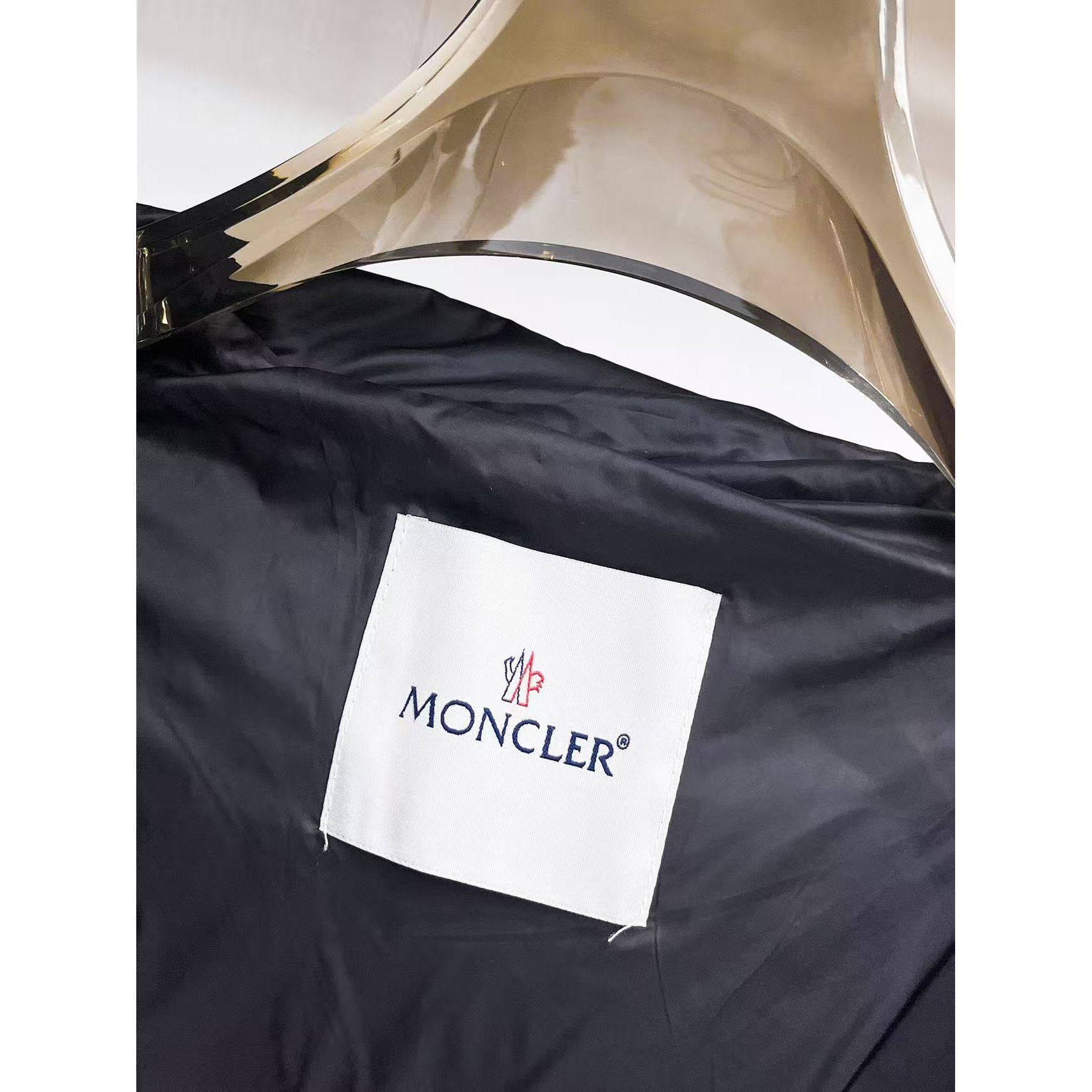 <p>MONCLER 秋冬新款羽绒服(黑)</p>