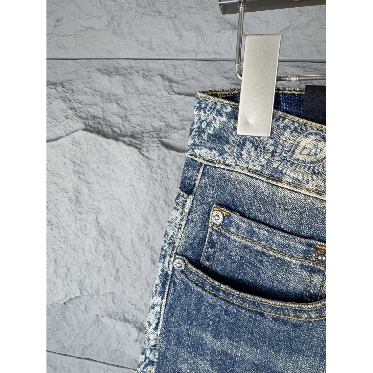 <p>D&amp;G 时尚牛仔褲</p>