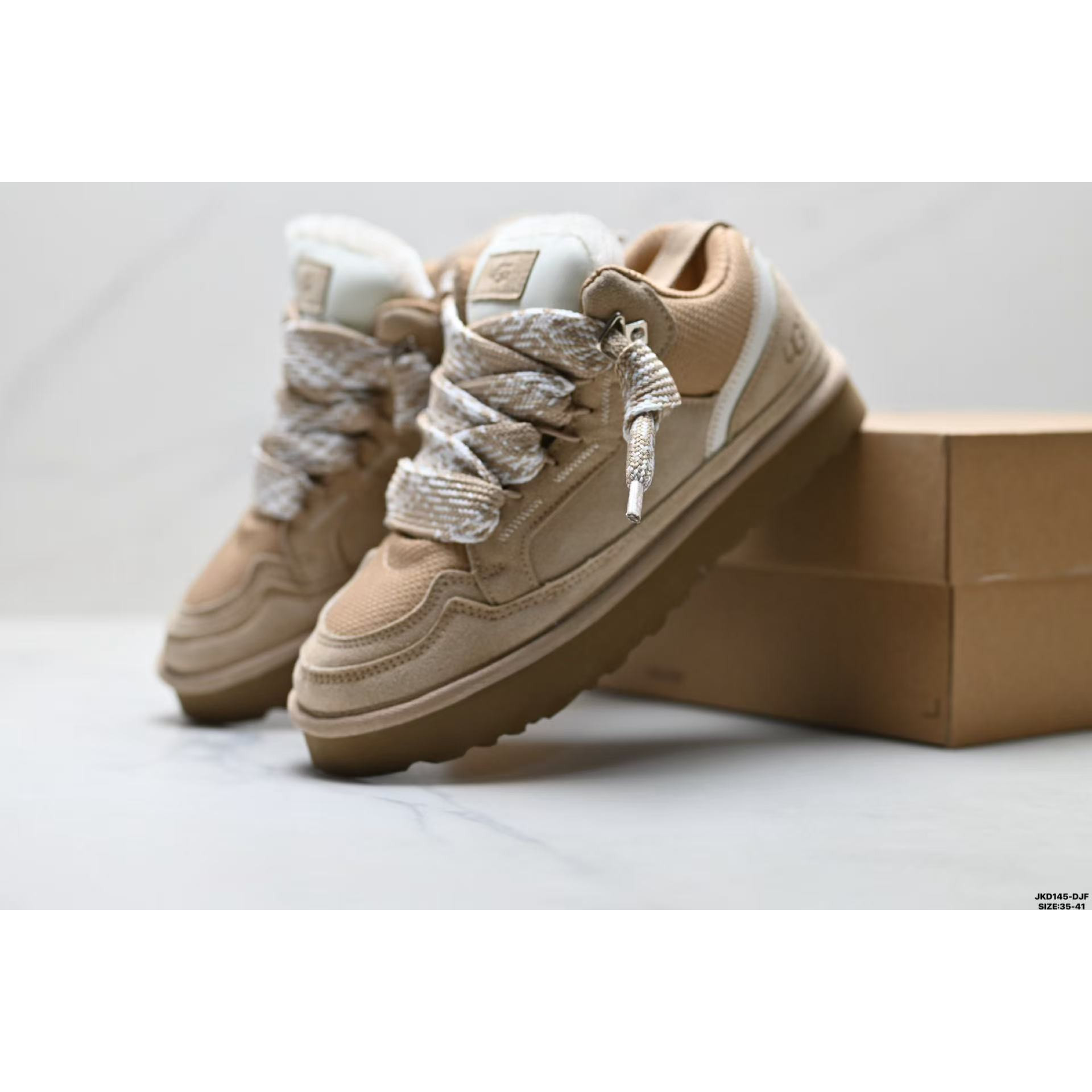 <p>UGG LOWMEL 雪地靴</p>