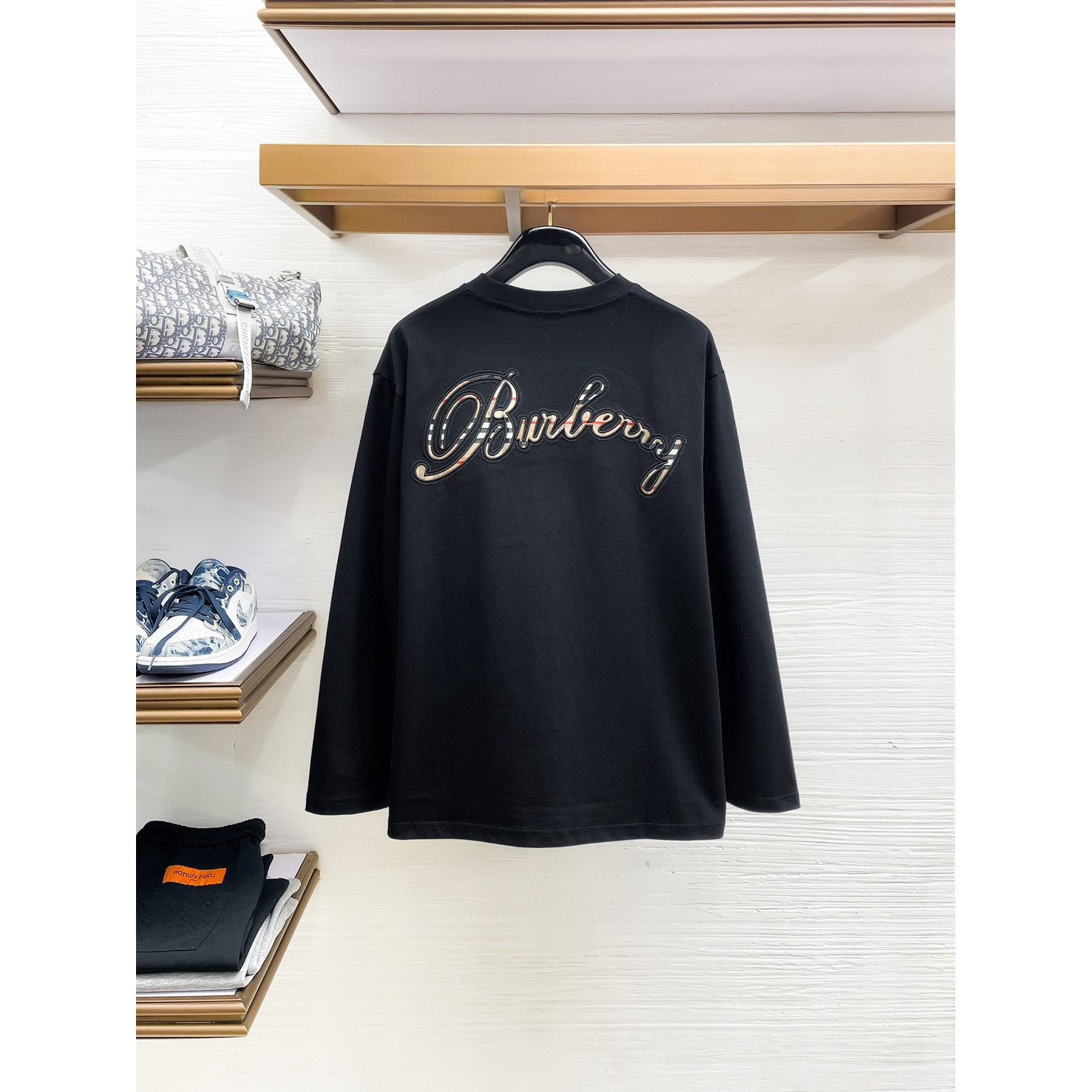 <p>BURBERRY 长袖T恤(黑)</p>