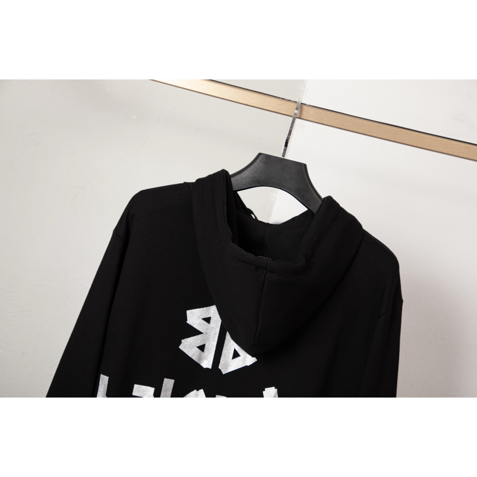 <p>Balenciaga 印花连帽外套(DZ83)(黑色)</p>