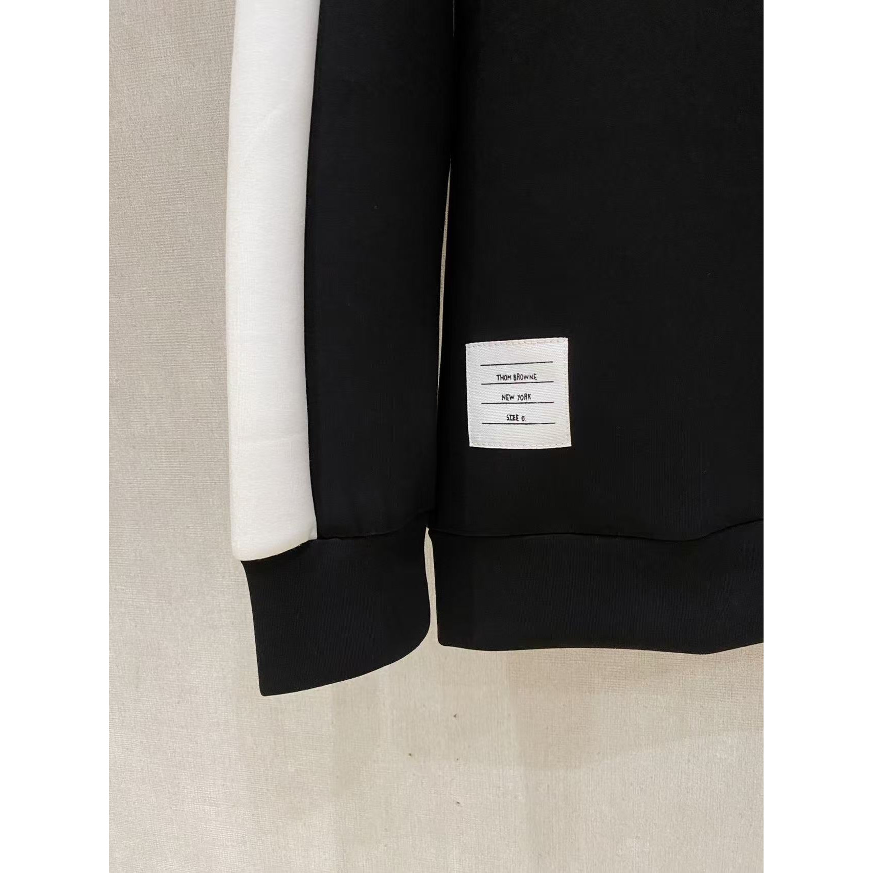 <p>Thom Browne 太空棉卫衣(黑)</p>