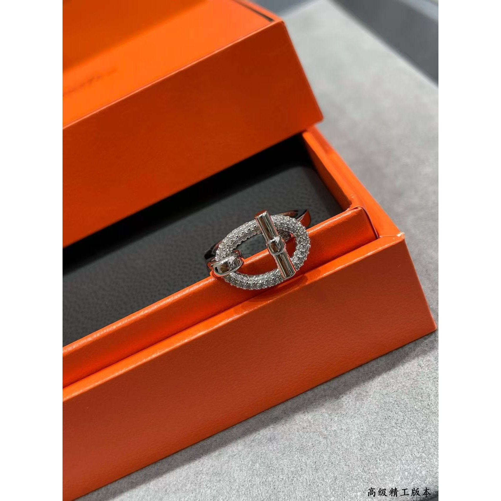 <p>HERMES&nbsp;椭圆OT戒指</p>