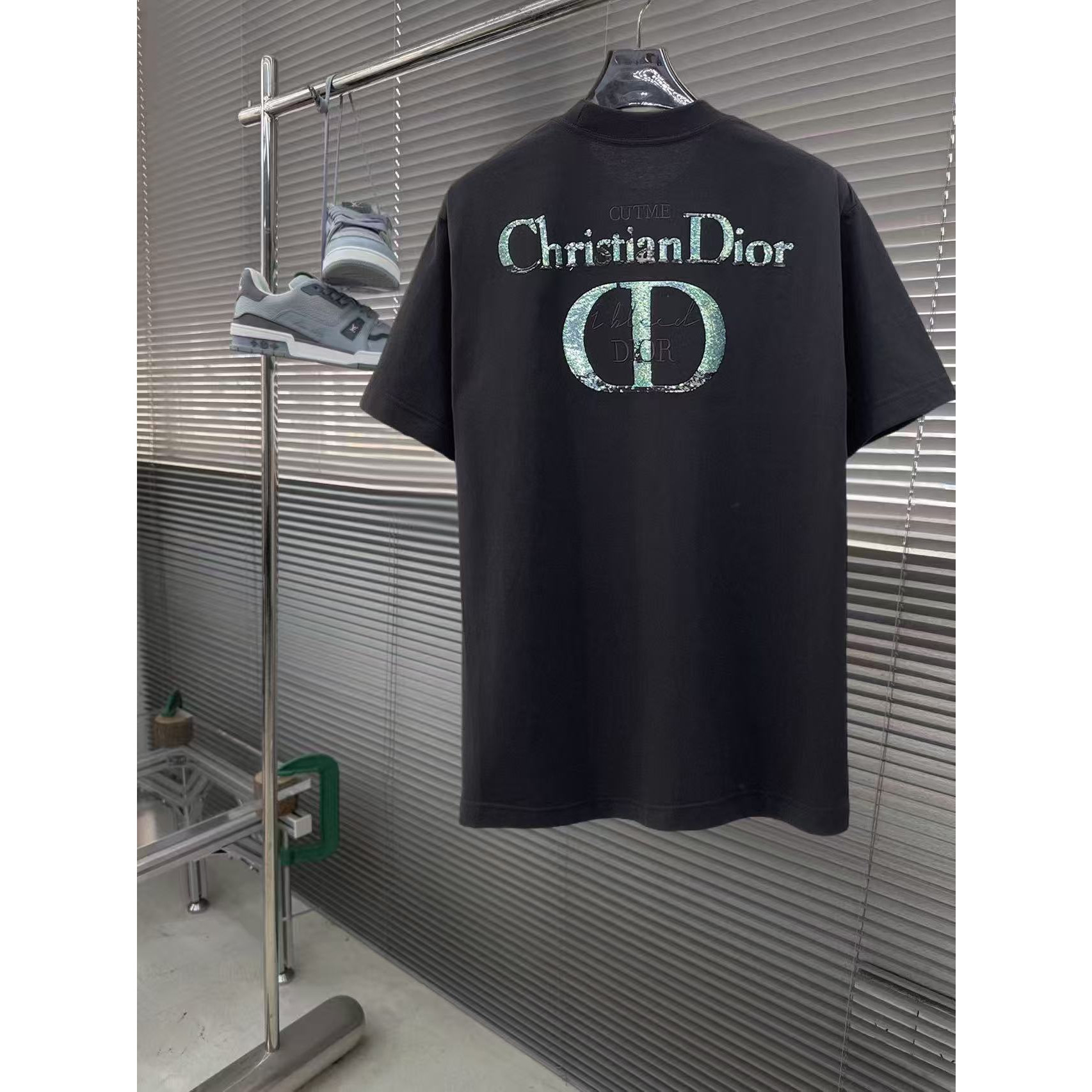<p>DIOR&nbsp;专柜新款短袖T恤(黑)</p>