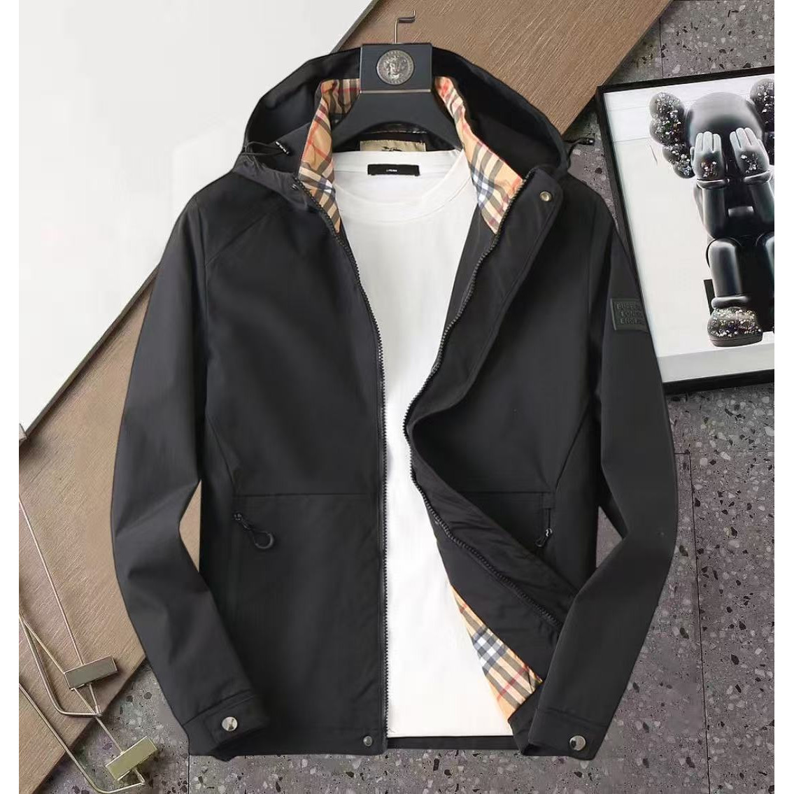 <p>BURBERRY 男士夹克外套(800813)<br />
&nbsp;</p>