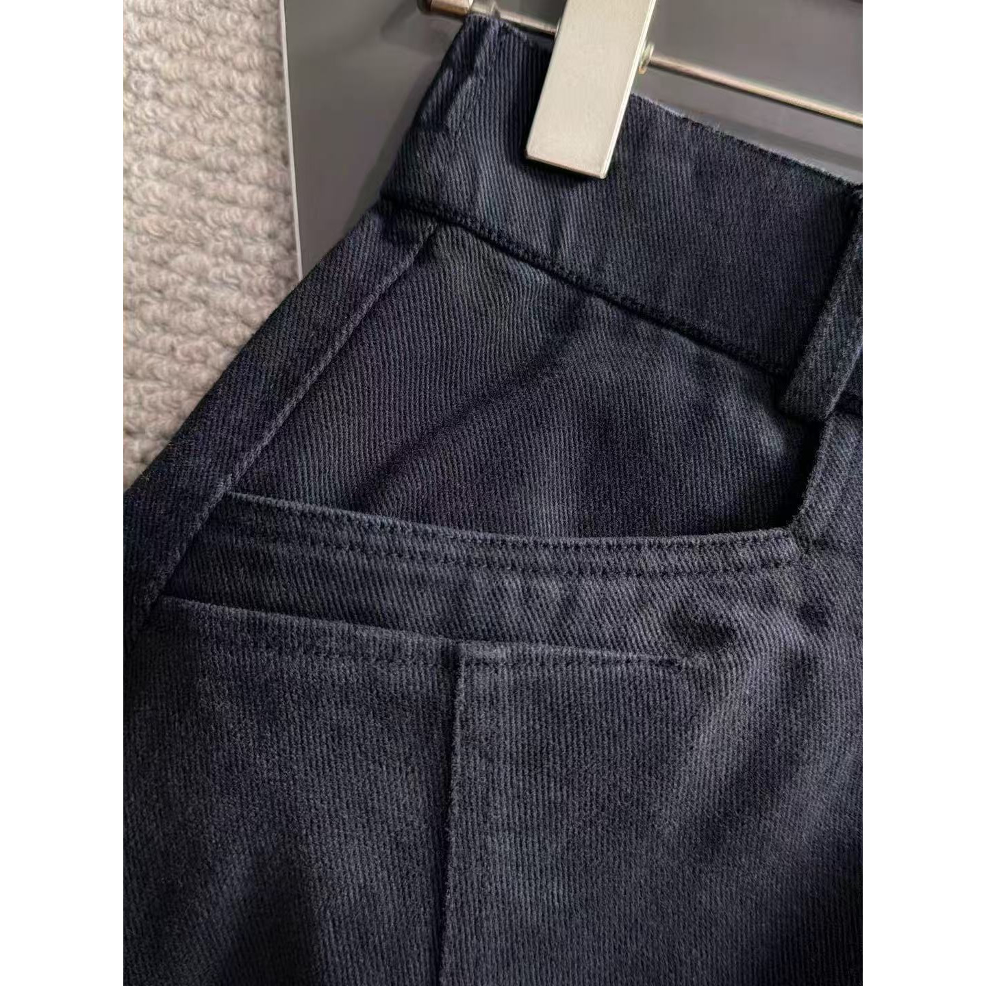<p>MONCLER&nbsp;秋冬新款松紧带休闲裤(黑)</p>