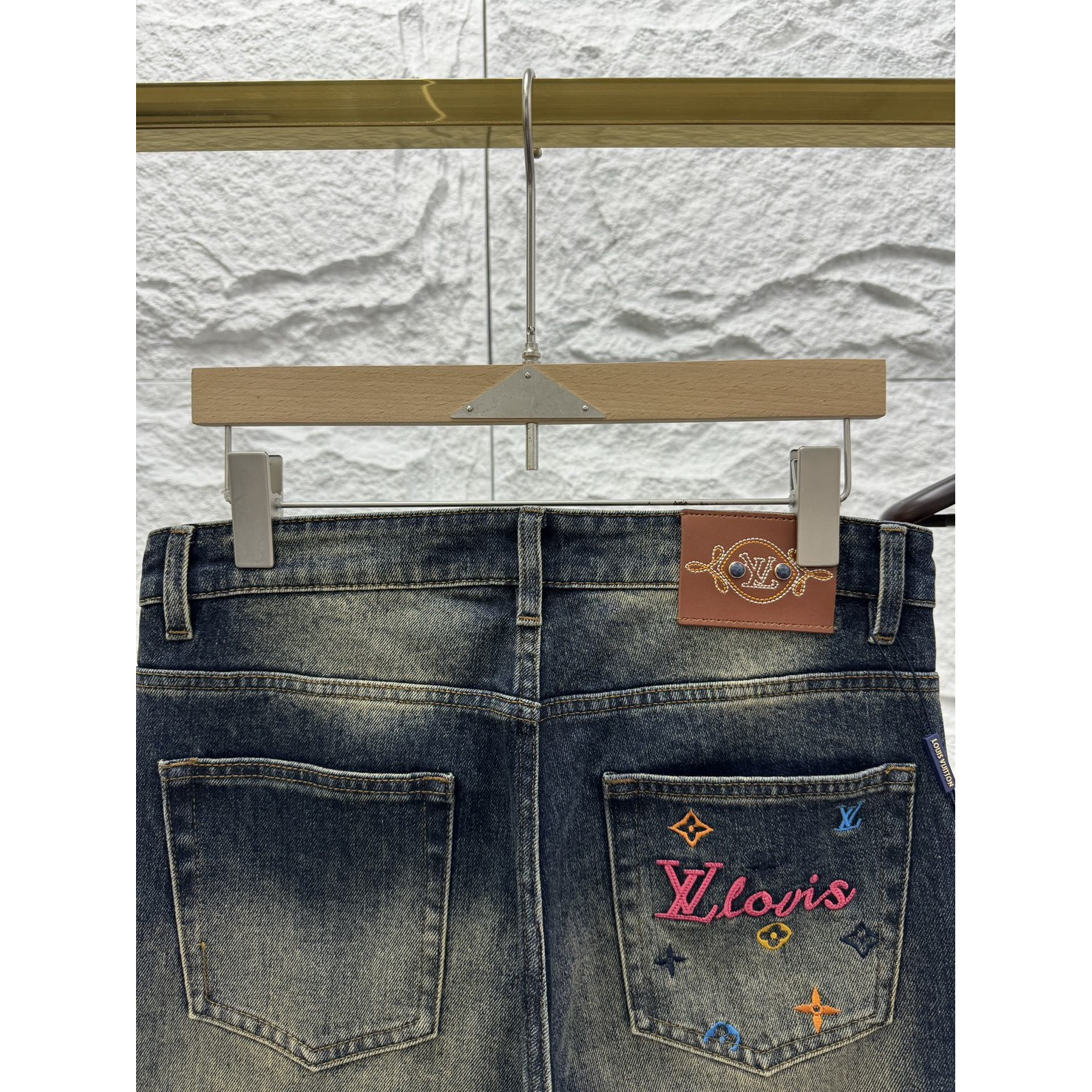 <p>LV 牛仔褲</p>
