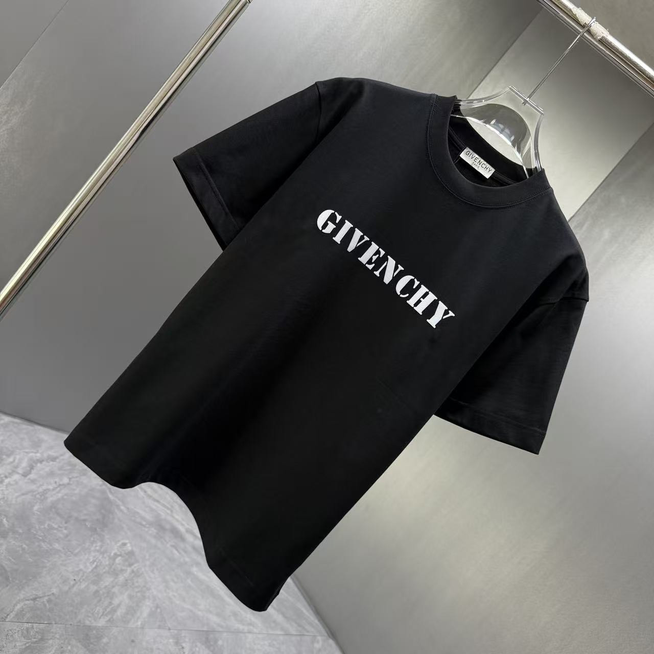 <p>Givenchy 短袖T恤(黑)</p>
