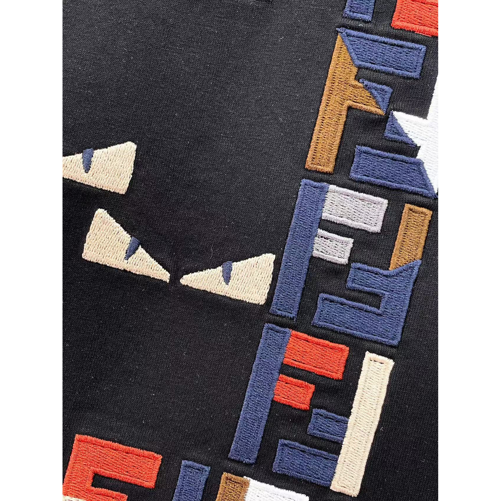 <p>FENDI 专柜新款短袖T恤(黑)</p>