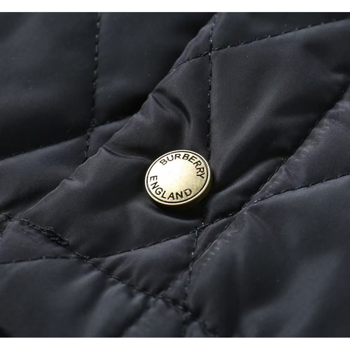 <p>BURBERRY 加厚棉服外套(黑)</p>