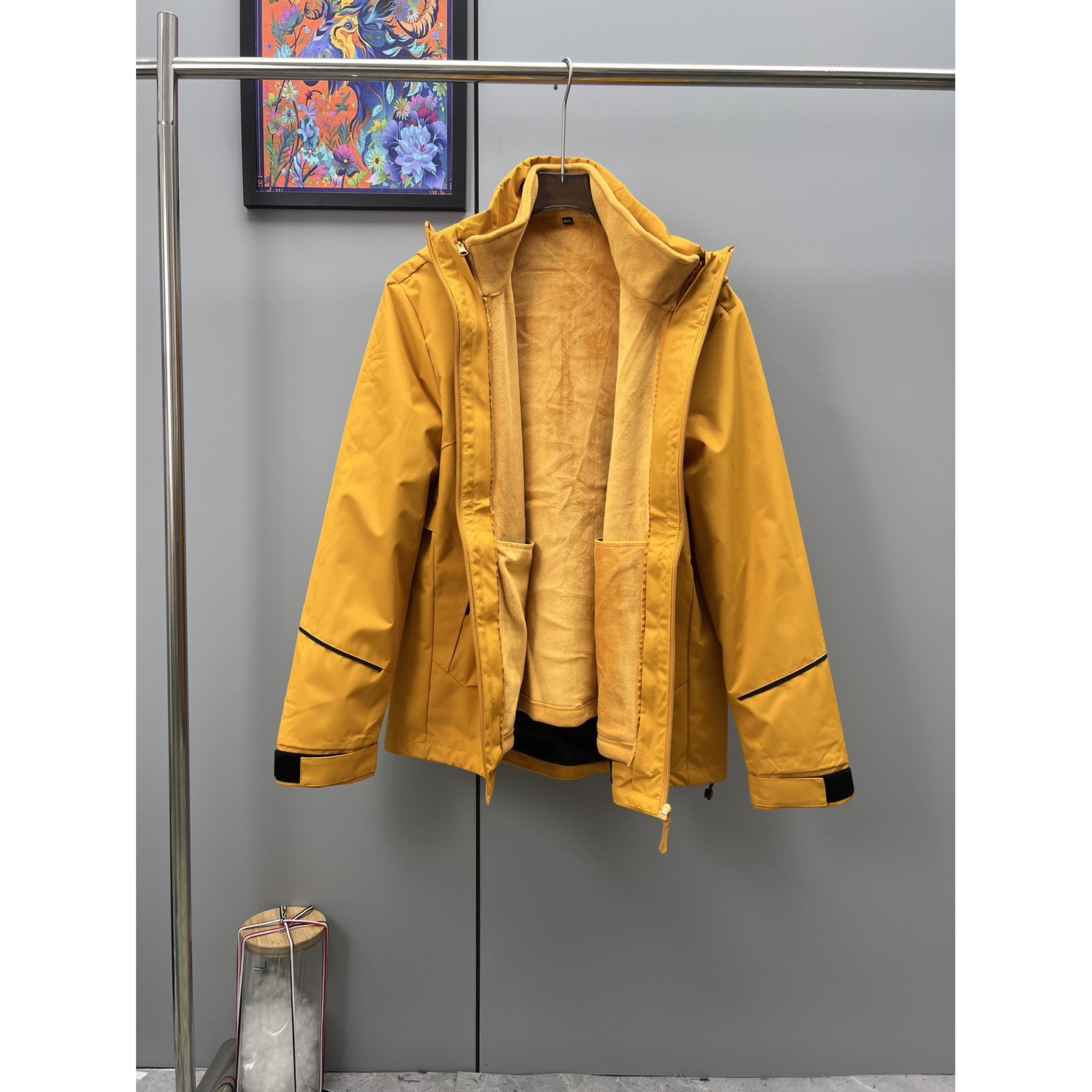 <p>KOLON SPORT KR系列冲锋衣外套(炽黄)</p>