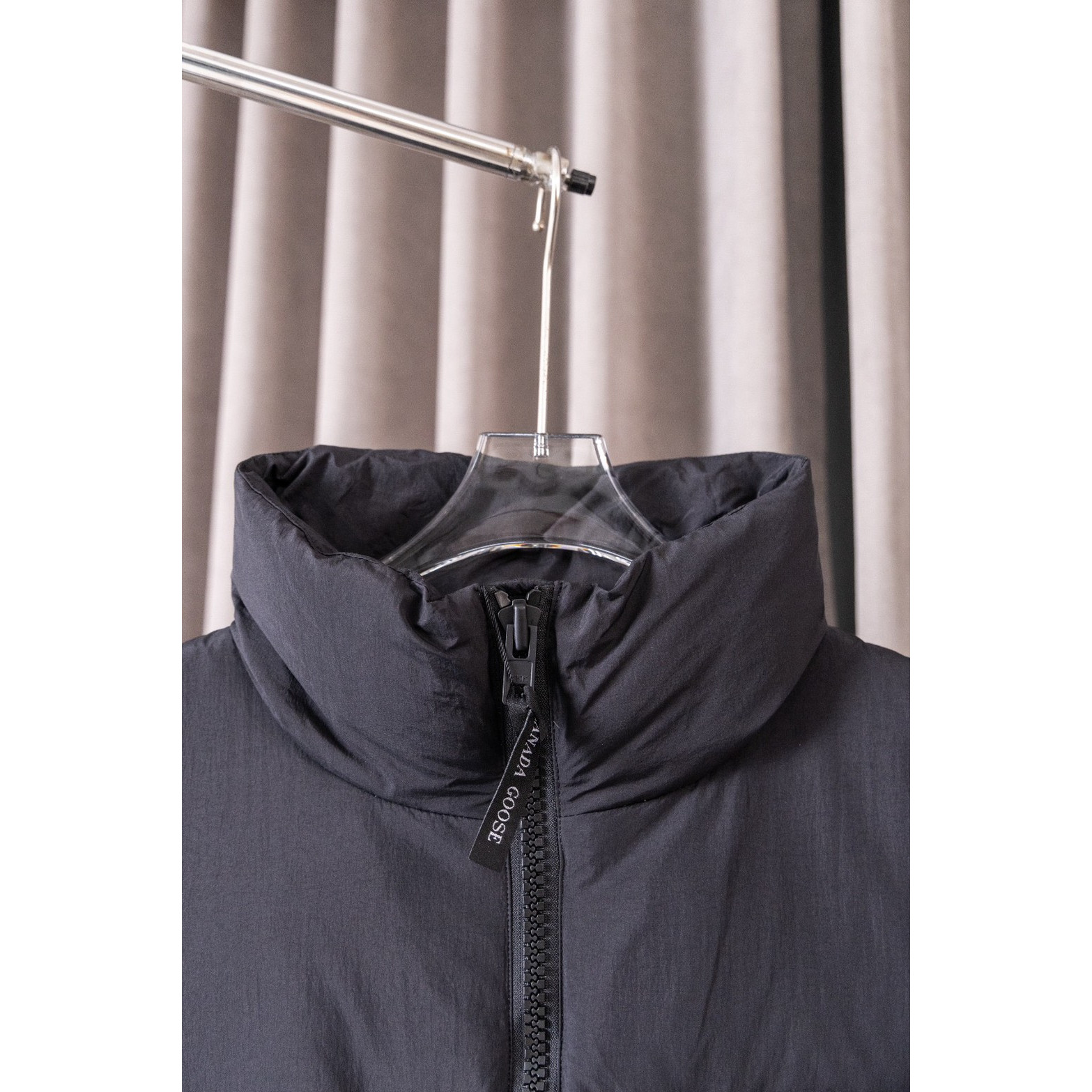 <p>Canada Goose Lawrence 系列2802立领羽绒服(黑色)</p>