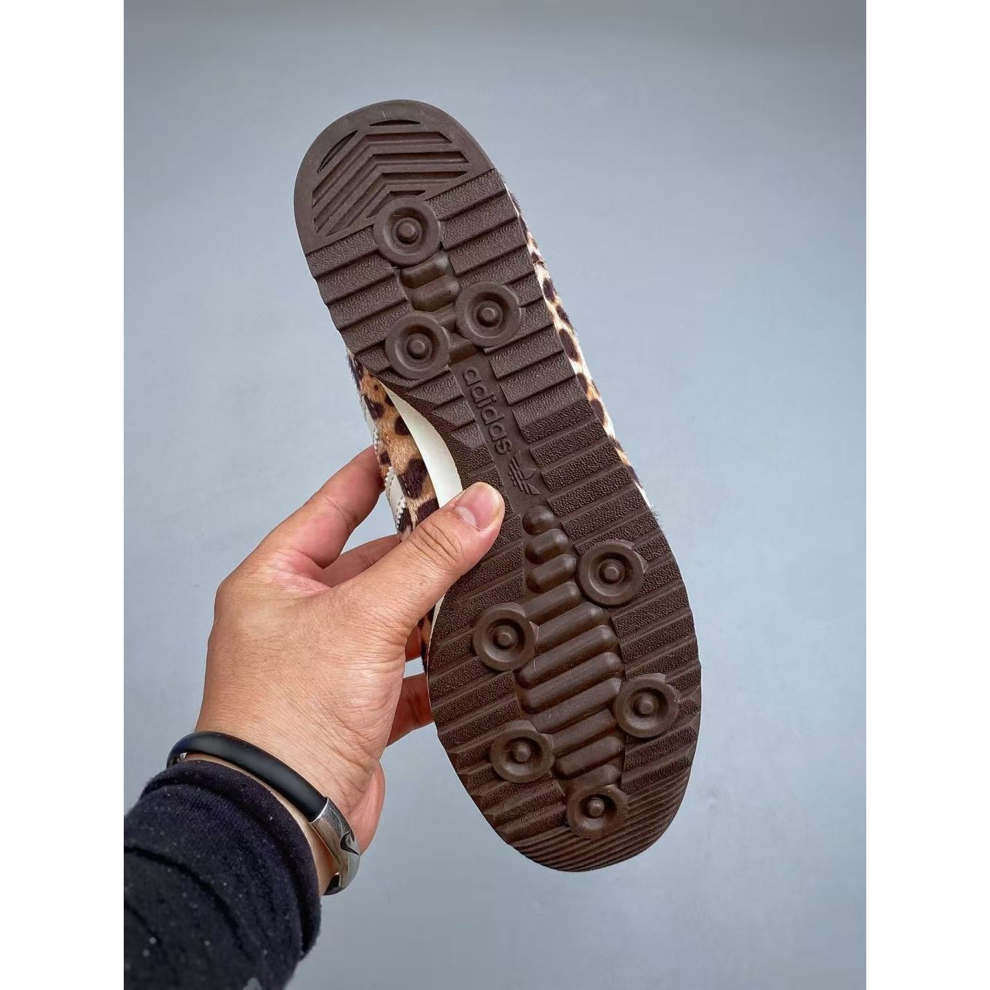 <p>Adidas 复古休闲运动鞋(豹紋)</p>