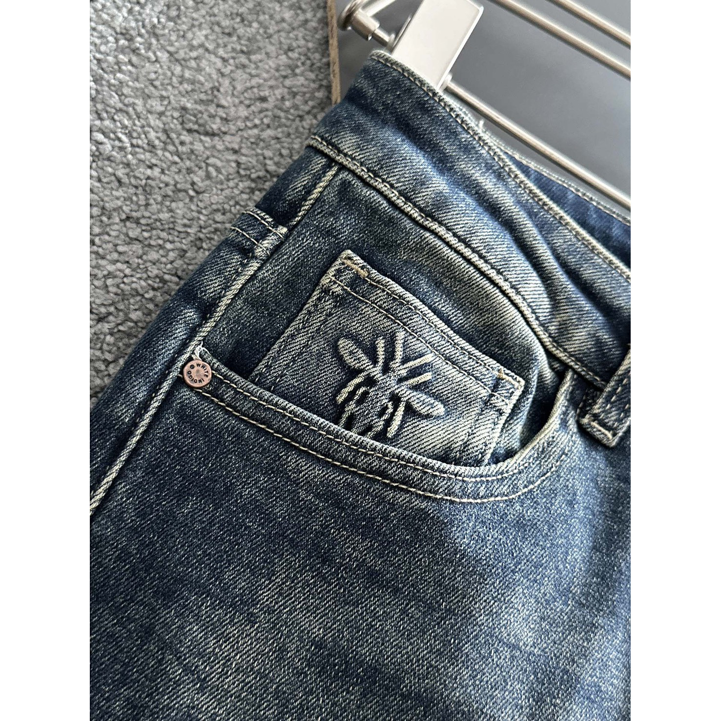 <p>DIOR&nbsp;高品质牛仔裤</p>