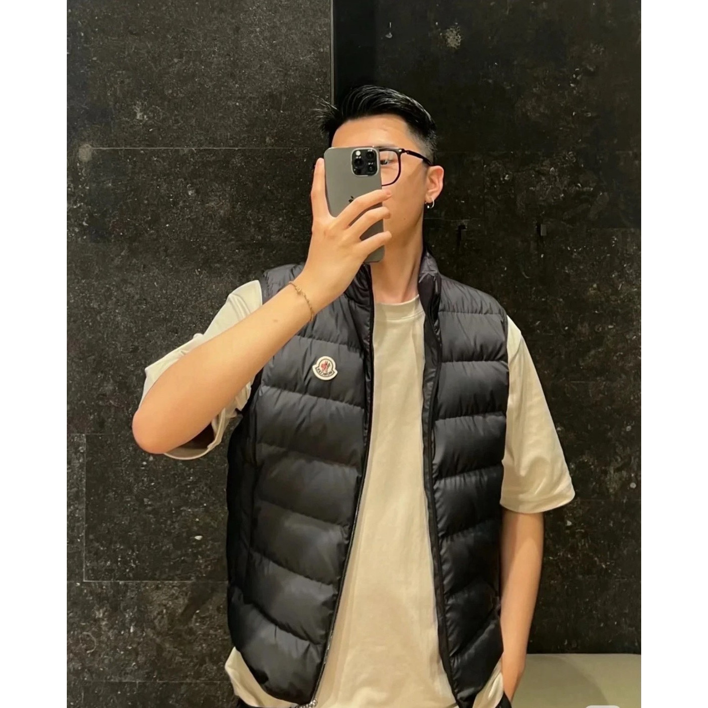 <p>Moncler 情侣款羽绒服 (黑Y24)</p>