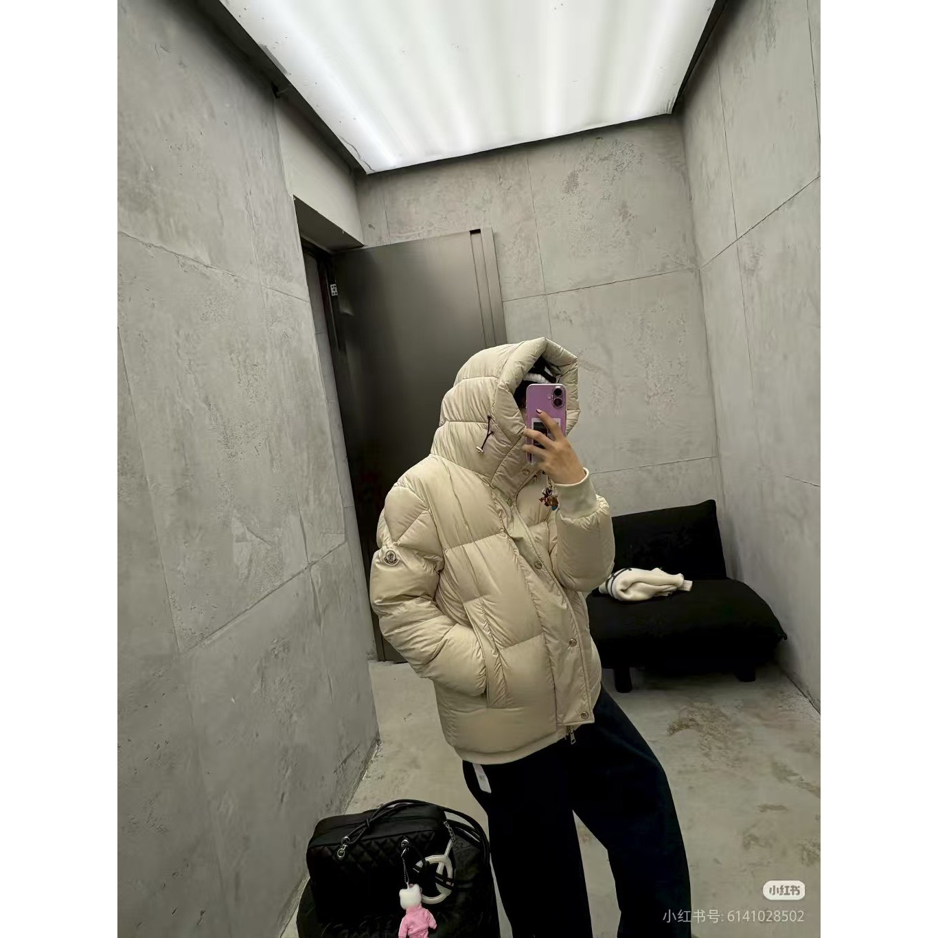 <p>Moncler 羽绒服 (白)</p>