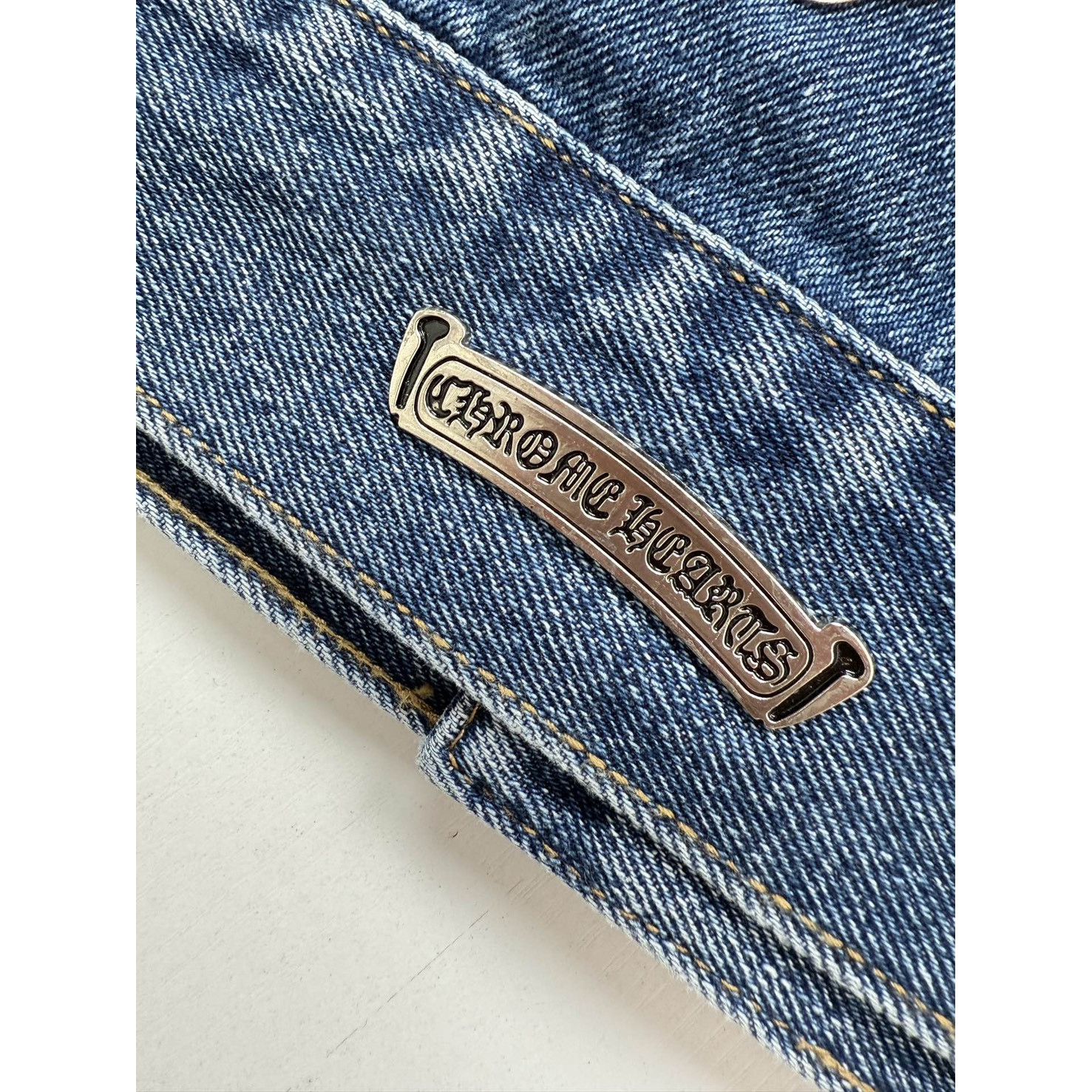 <p>CHROME HEARTS 三十字架牛仔外套</p>
