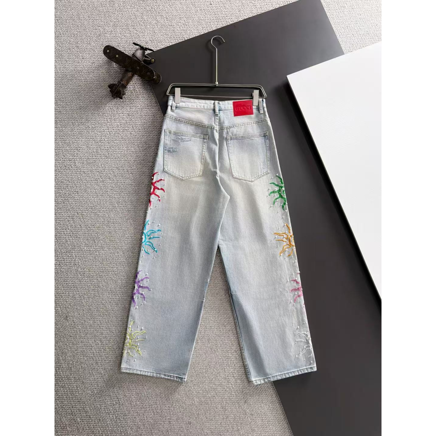 <p>GUCCI 男士款重工直筒弯刀牛仔裤(藍)</p>
