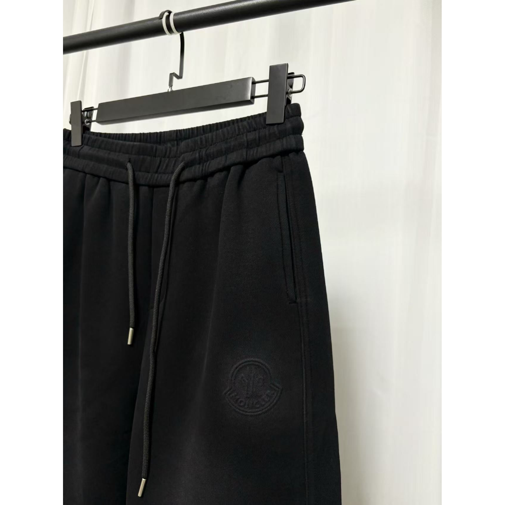 <p>Moncler 休闲长裤(黑)</p>