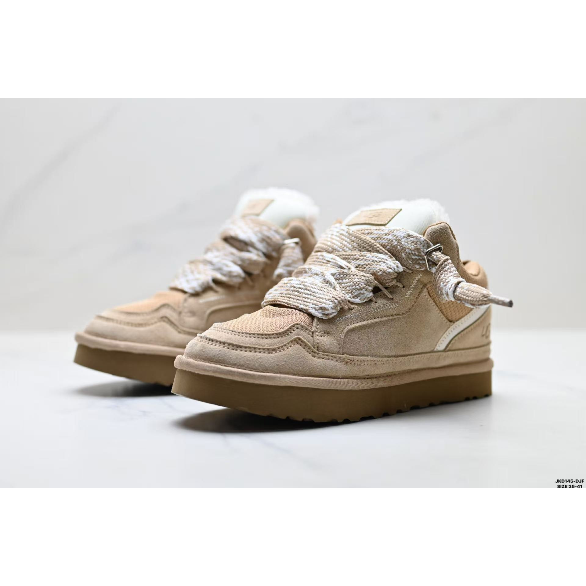 <p>UGG LOWMEL 雪地靴</p>