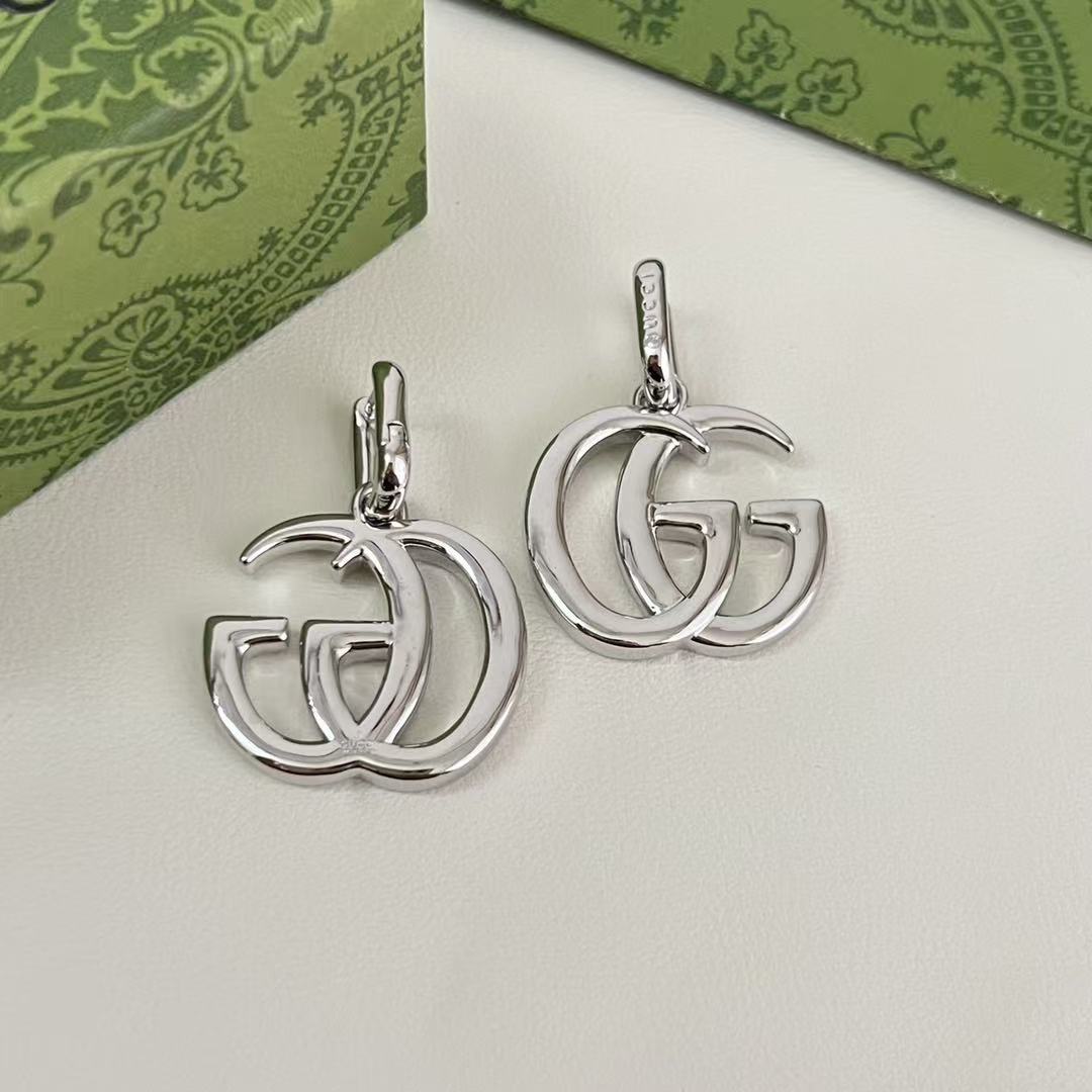 <p>GUCCI &nbsp;双G耳环&nbsp;</p>