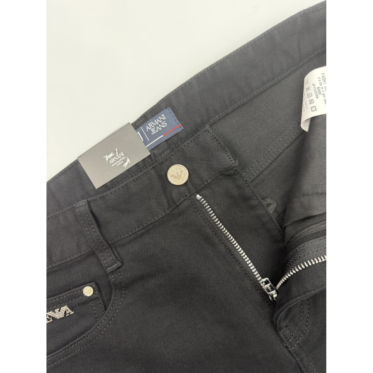 <p>Giorgio_Armani 阔腿直筒牛仔裤(D2706#)</p>