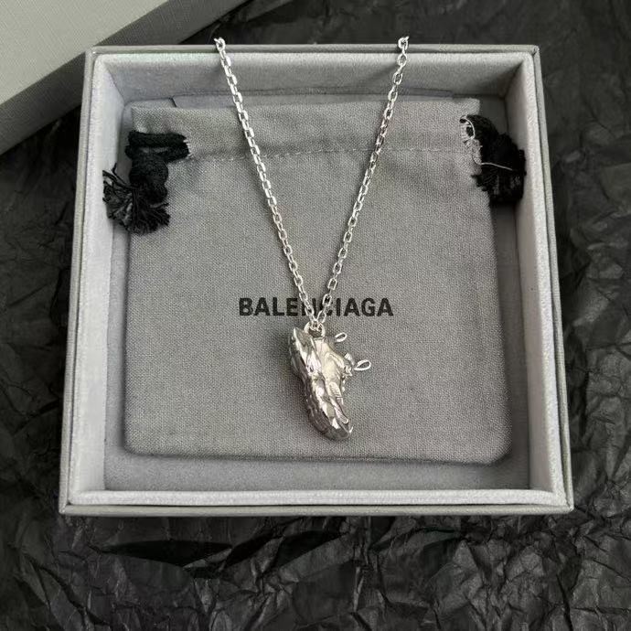 <p>Balenciaga 项链</p>