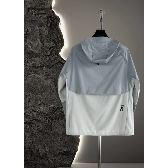<p>On Weather Jacket Insulated 輕量外套</p>