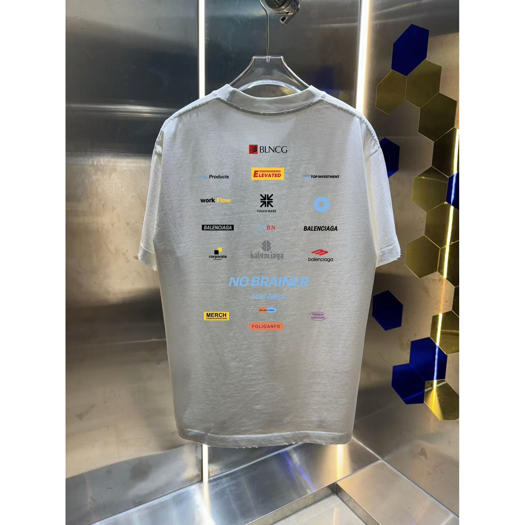 <p>Maison Margiela 洗水磨破短袖T恤(洗水白)</p>