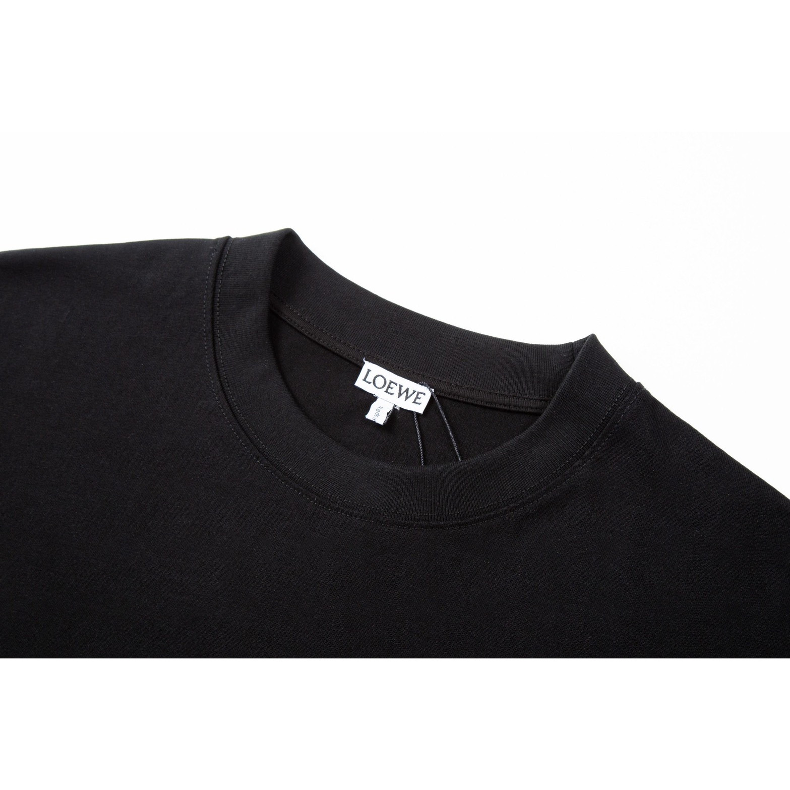 <p>&nbsp;LOEWE &nbsp;logo压花短袖T恤(黑)</p>