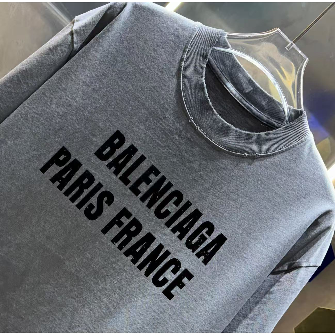 <p>Balenciaga 洗水磨破短袖T恤(洗水灰)</p>
