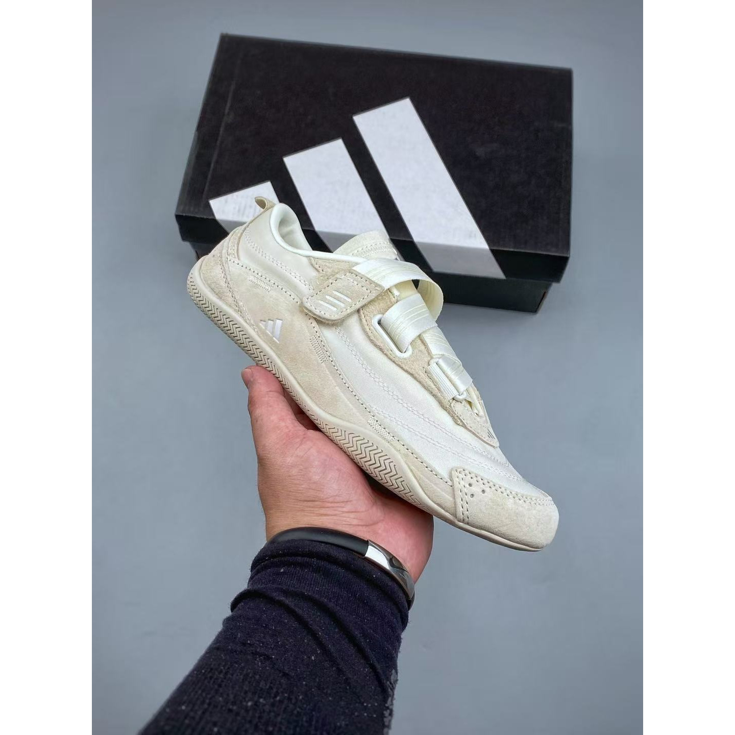 <p>Adidas URBAN REVERIE&nbsp; 生活休闲鞋(白)</p>