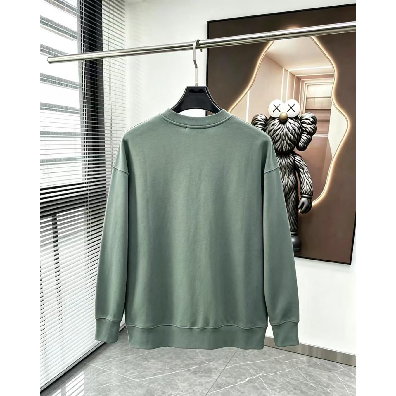 <p>PRADA 圓領長袖T恤(軍綠)</p>