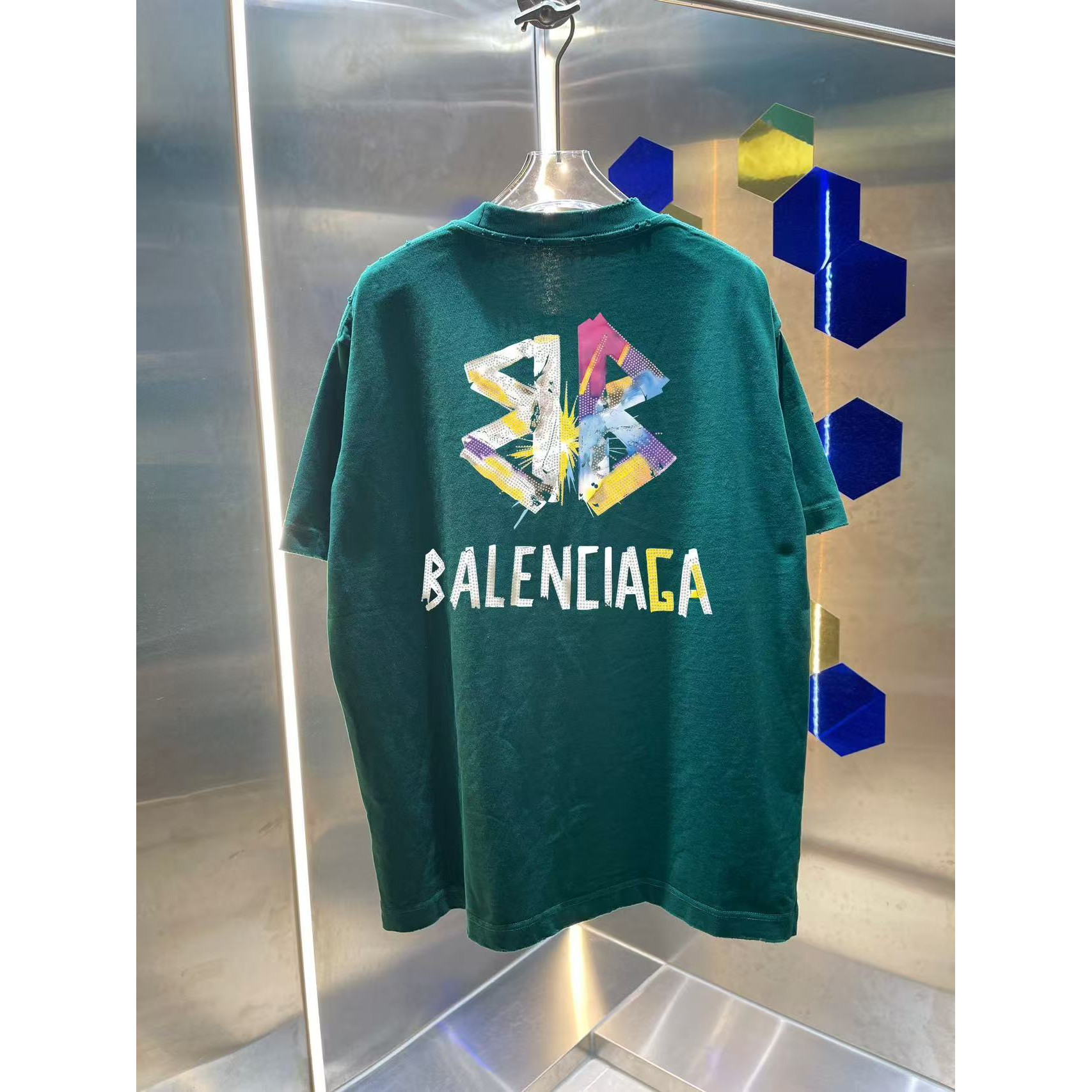 <p>Balenciaga 洗水磨破短袖T恤(洗水綠)</p>