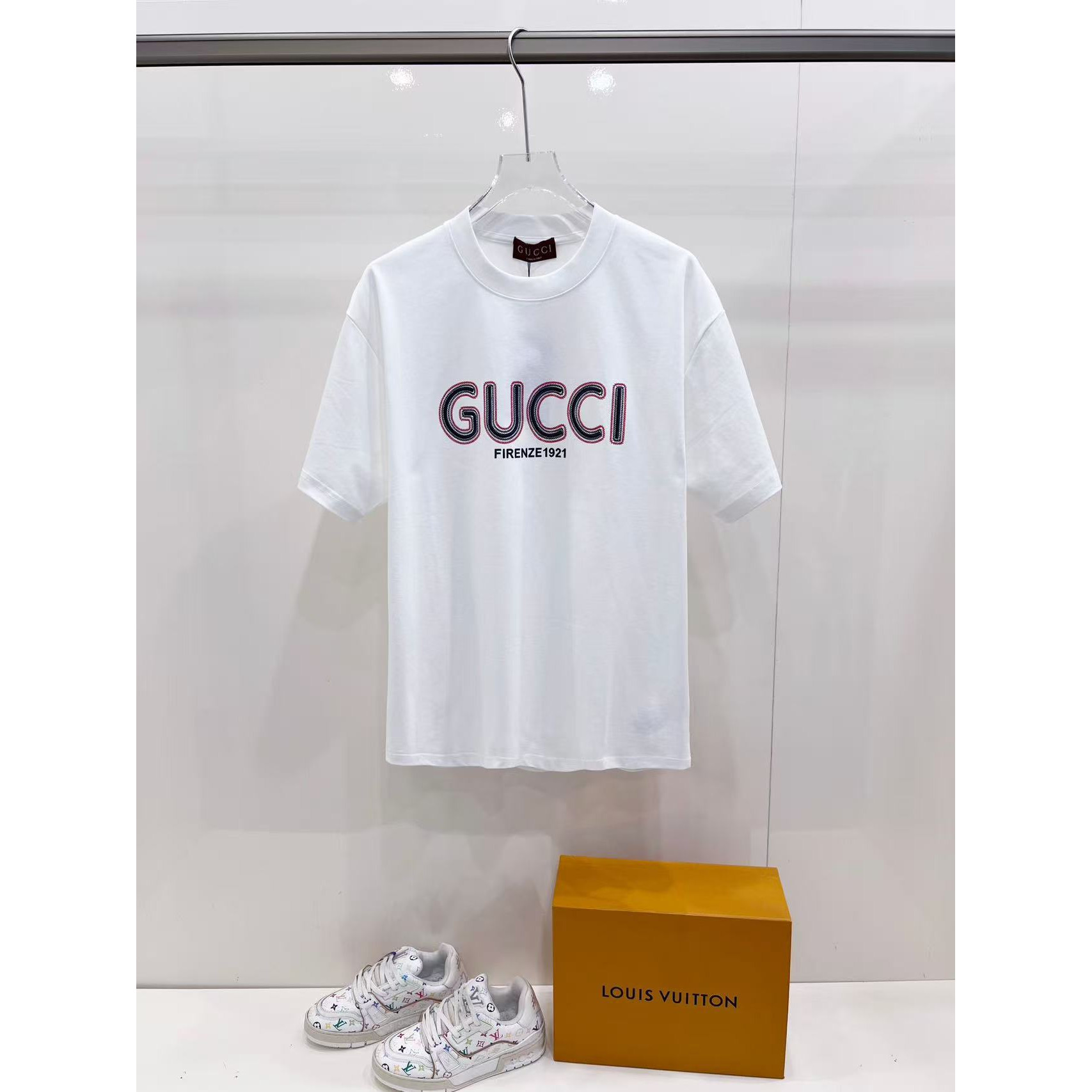 <p>GUCCI&nbsp;短袖圆领T恤(白)</p>