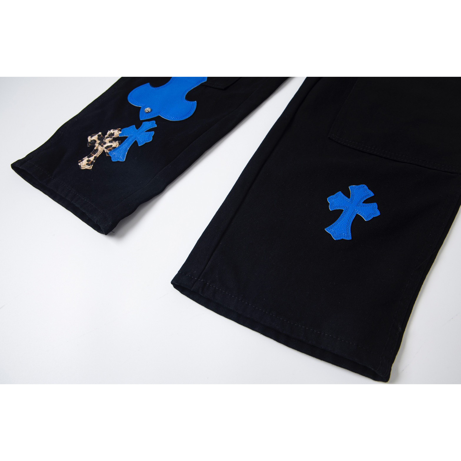 <p>CHROME HEARTS 伐木重工蓝色豹纹十字架牛仔裤(1750#)</p>