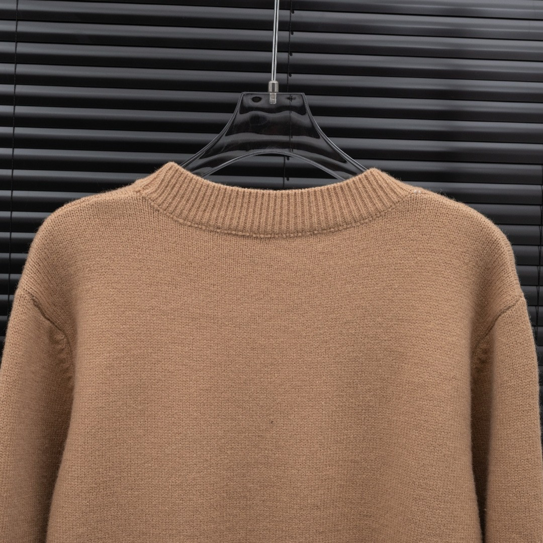 <p>BURBERRY&nbsp;战马 LOGO长袖毛衣</p>
