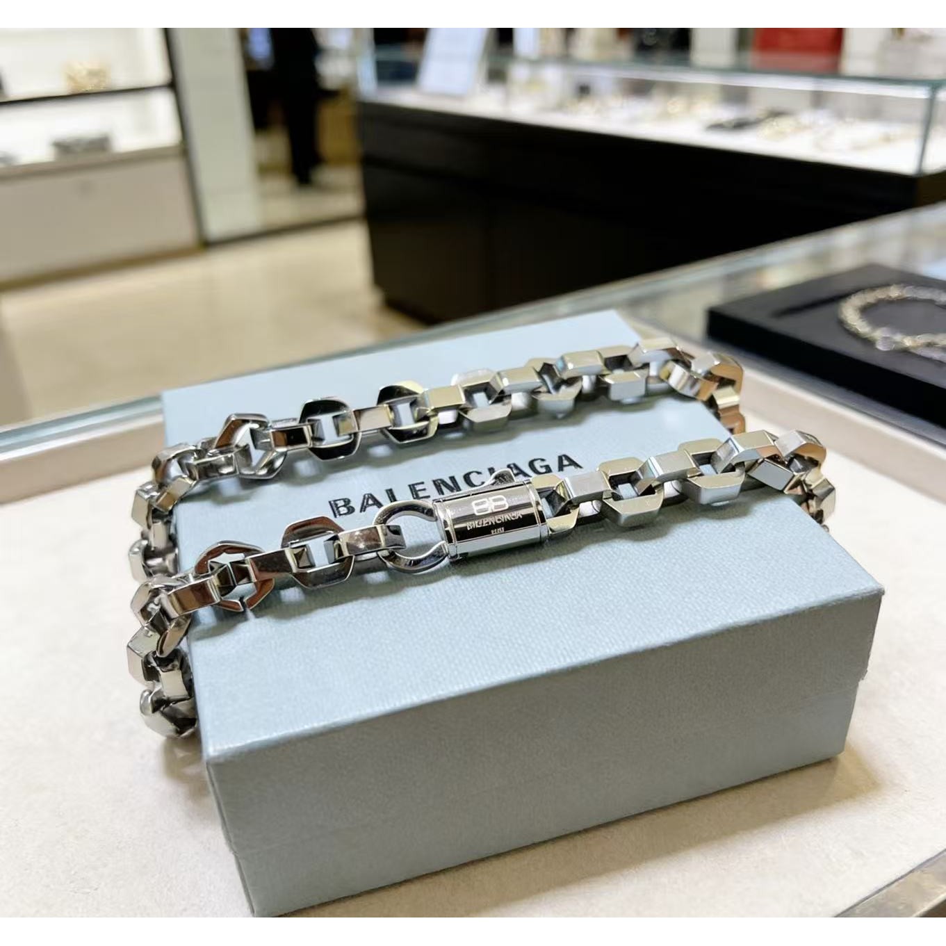 <p>Balenciaga 项链</p>