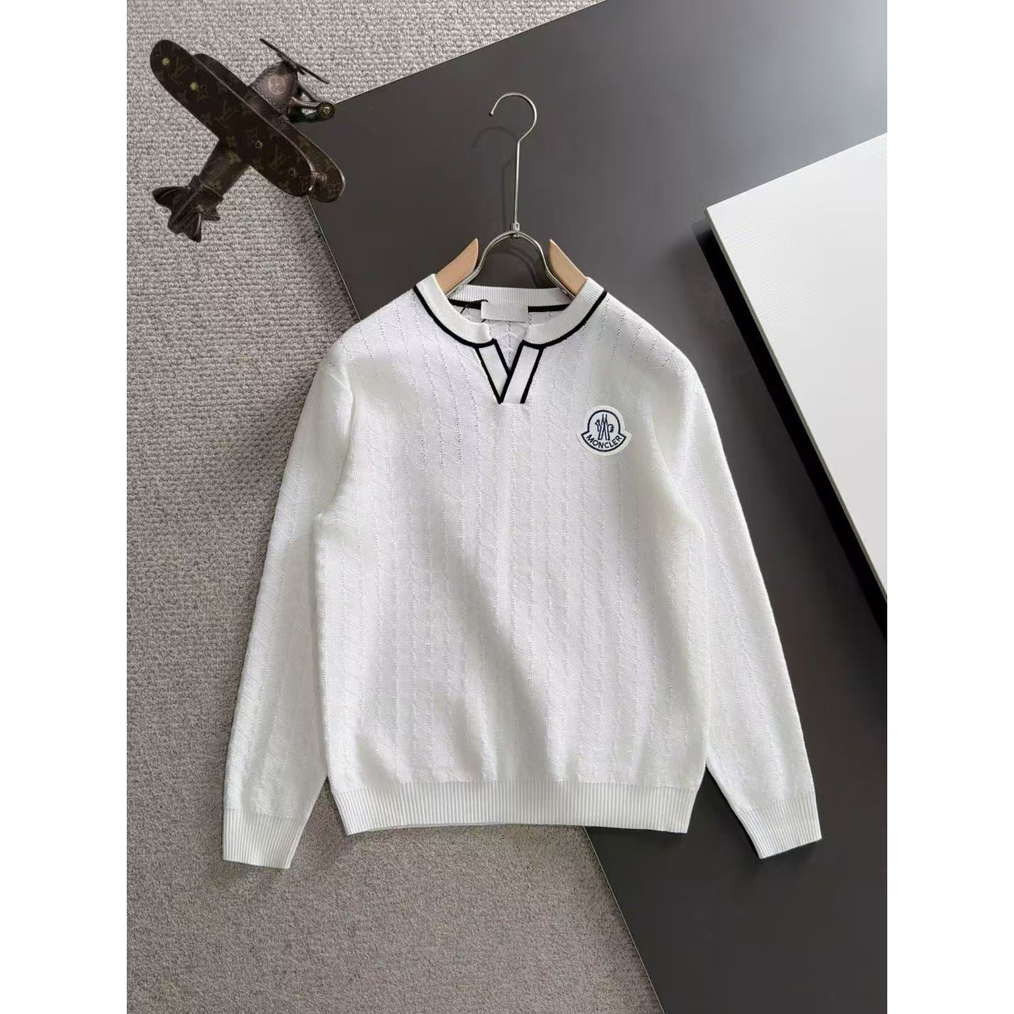 <p>MONCLER 秋冬官网最新毛衣(白)</p>