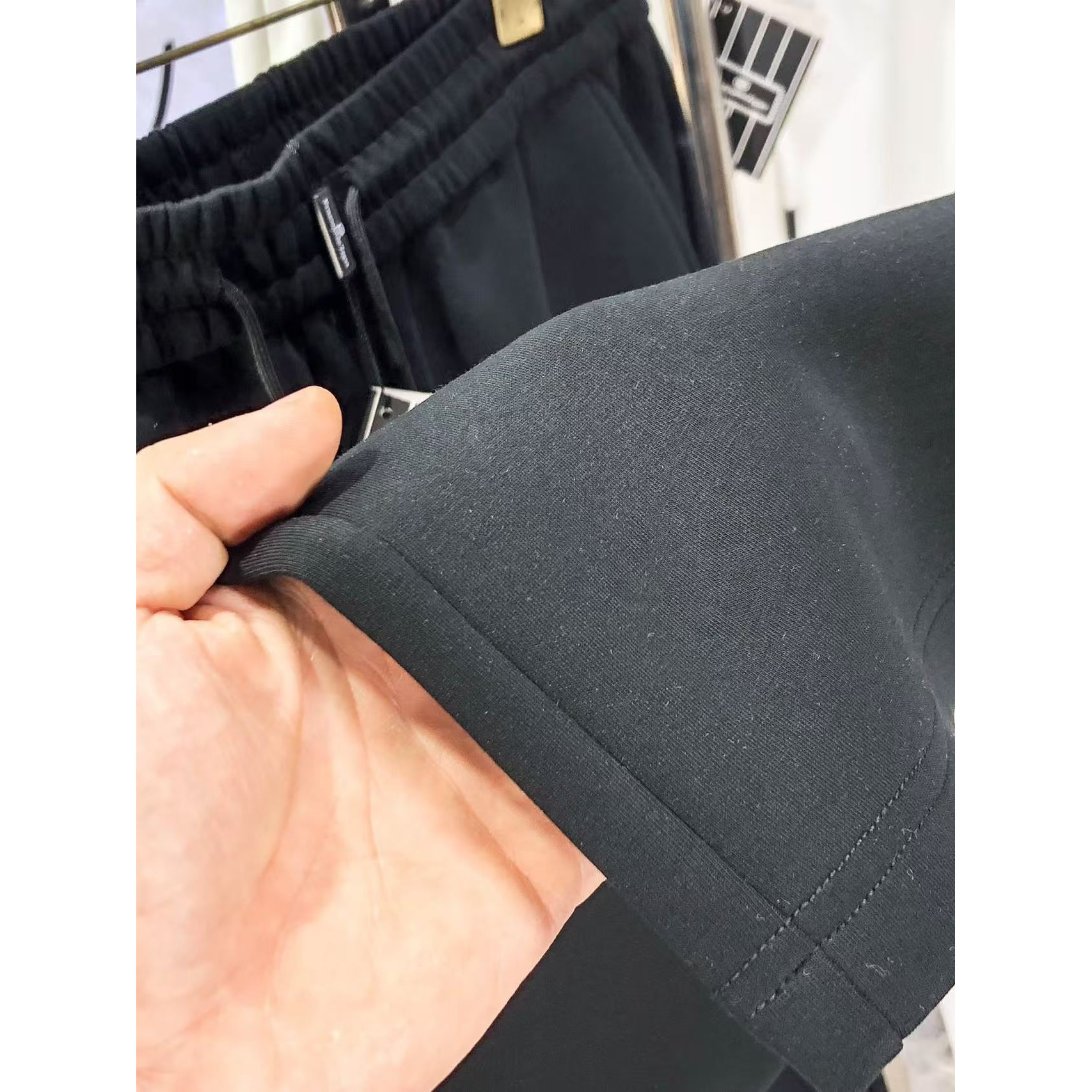 <p>Ermenegildo Zegna&nbsp;高品质时尚休闲裤(782949)</p>