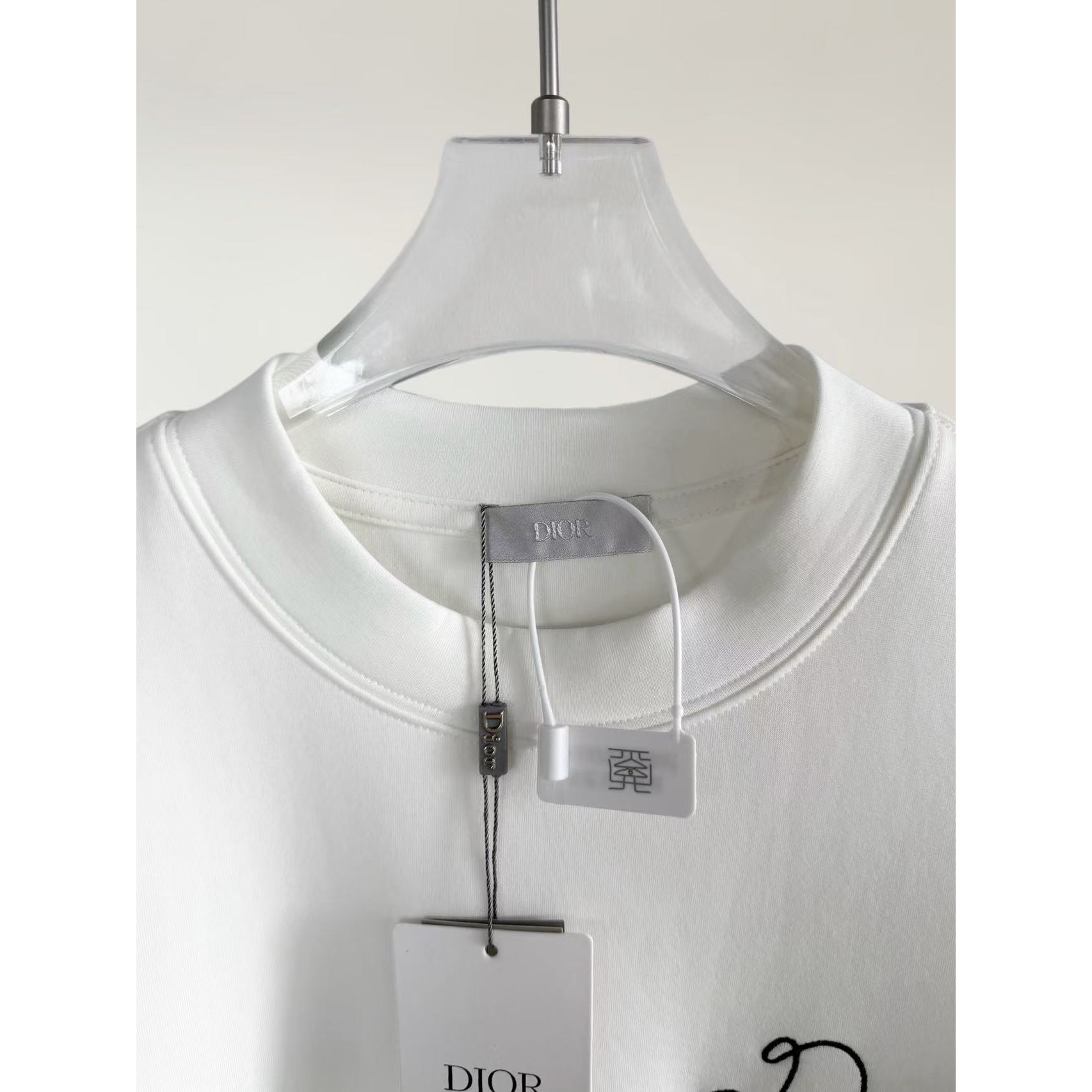 <p>DIOR 刺绣短袖T恤(白)</p>