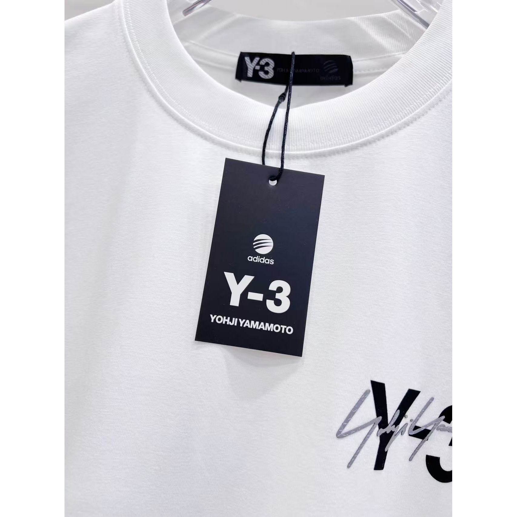 <p>Y-3 短袖圆领T恤(白)</p>