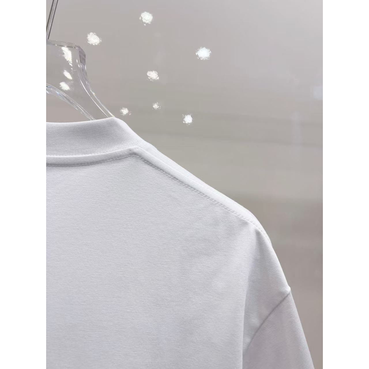 <p>Balenciaga 短袖T恤(白)&nbsp;</p>