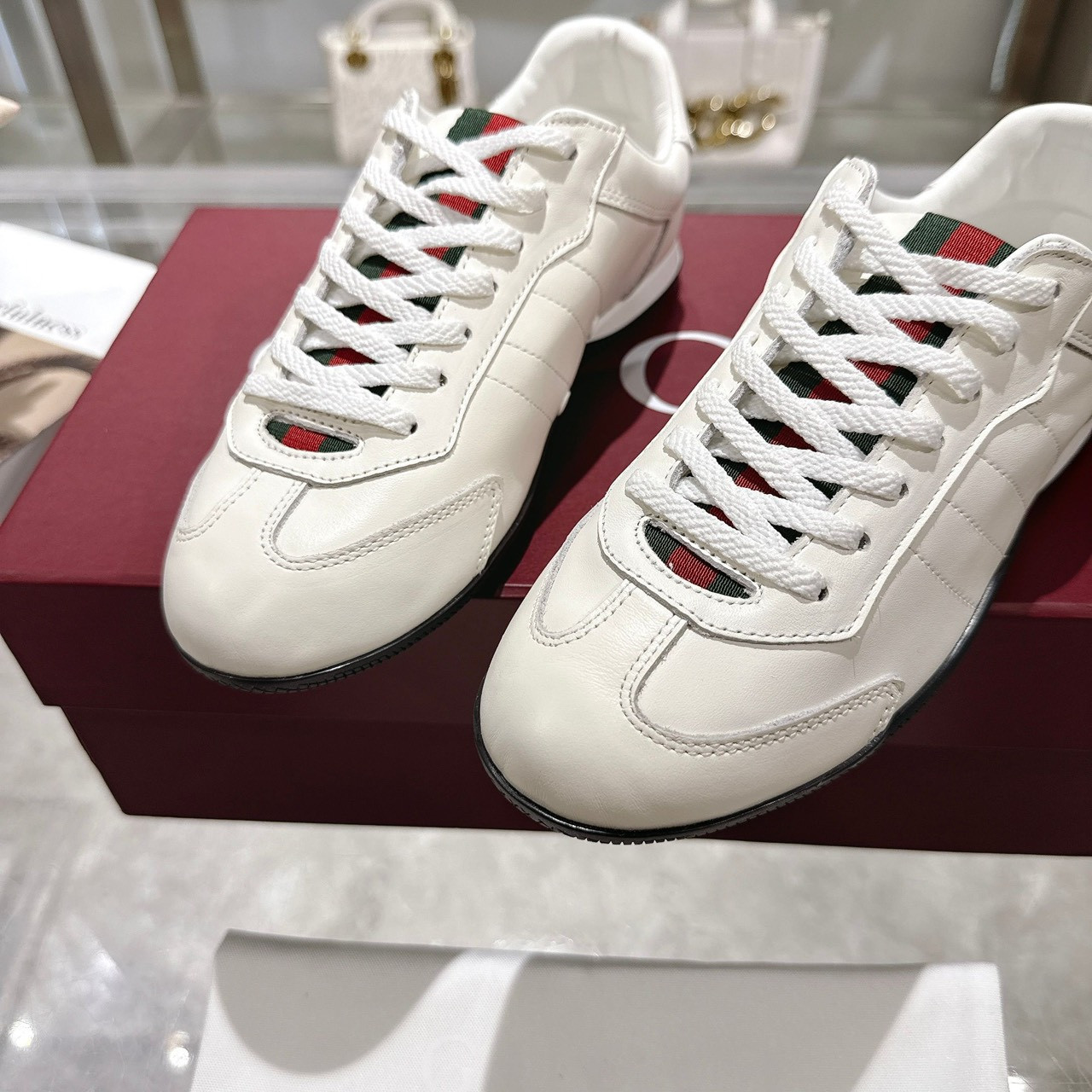 <p>GUCCI 德训鞋(女款-白)</p>